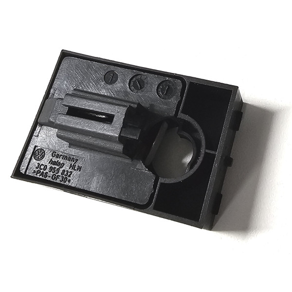 Original VW Schalter Heckklappenentriegelung Kofferraum 3C09598329B9